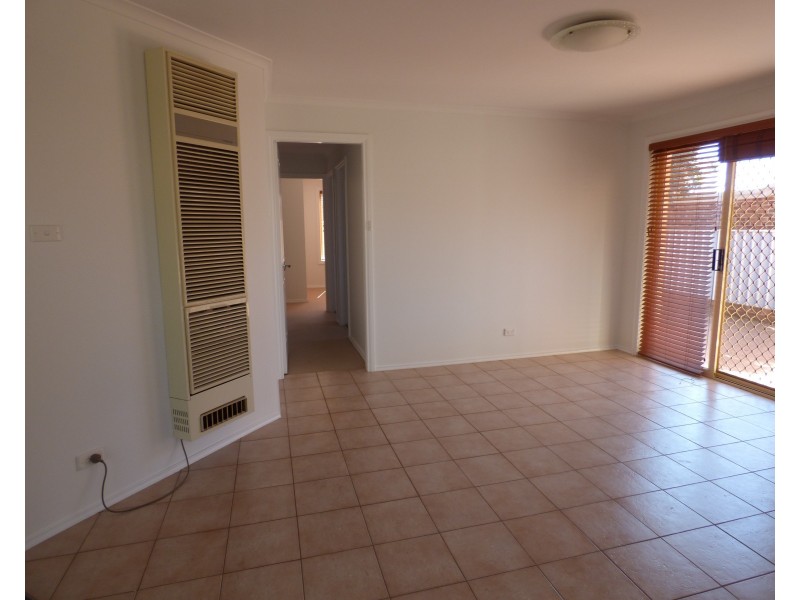 1/15 Robertson Street, Griffith NSW 2680