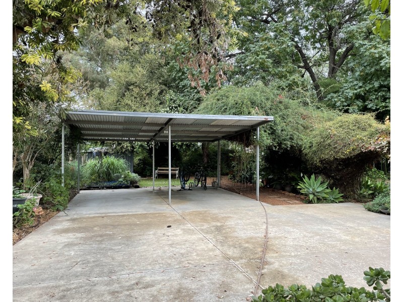 22 Kooba Street, Griffith NSW 2680