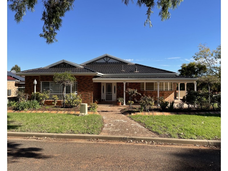 74 Wyangan Avenue, Griffith NSW 2680