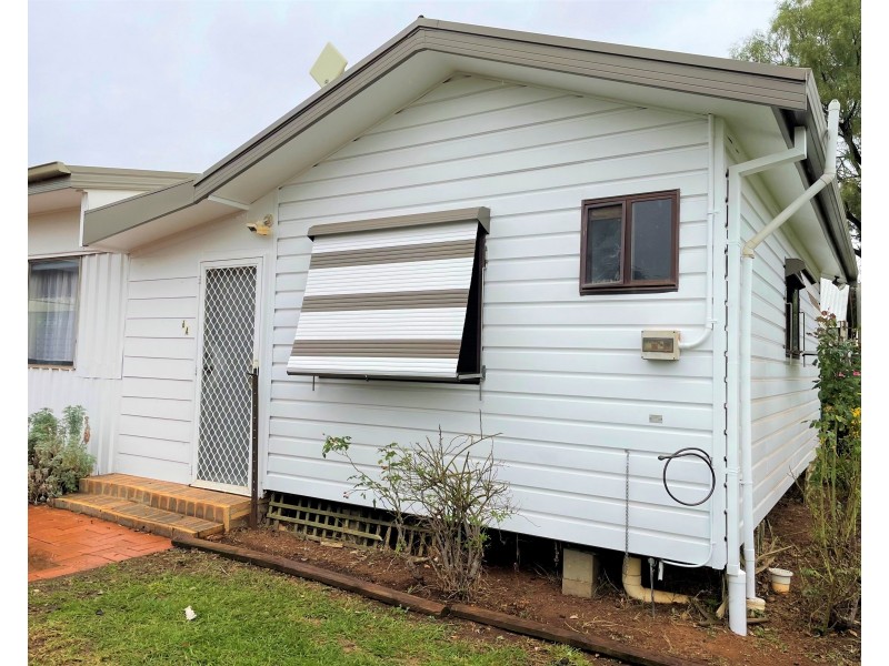 6 Kywong Street, Griffith NSW 2680