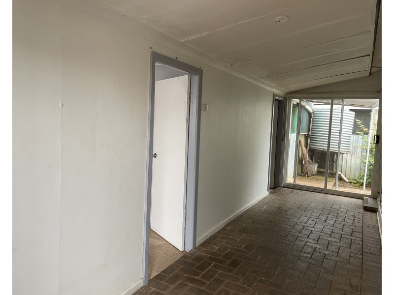 6 Kywong Street, Griffith NSW 2680