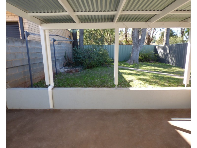 82 Ross Crescent, Griffith NSW 2680