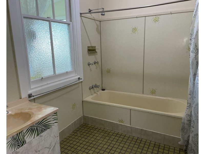 148 Walla Avenue, Griffith NSW 2680