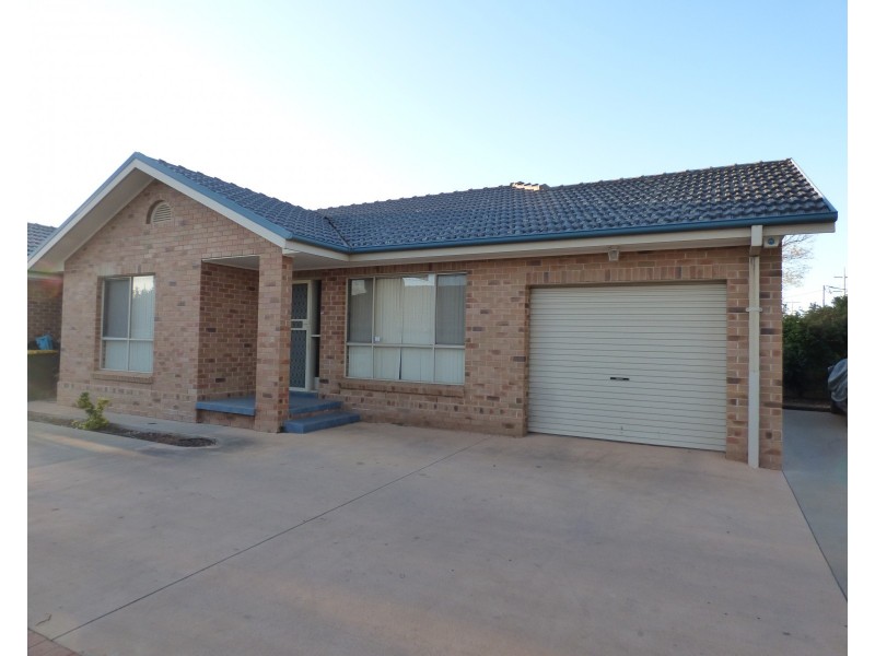 1/152 Merrigal Street, Griffith NSW 2680
