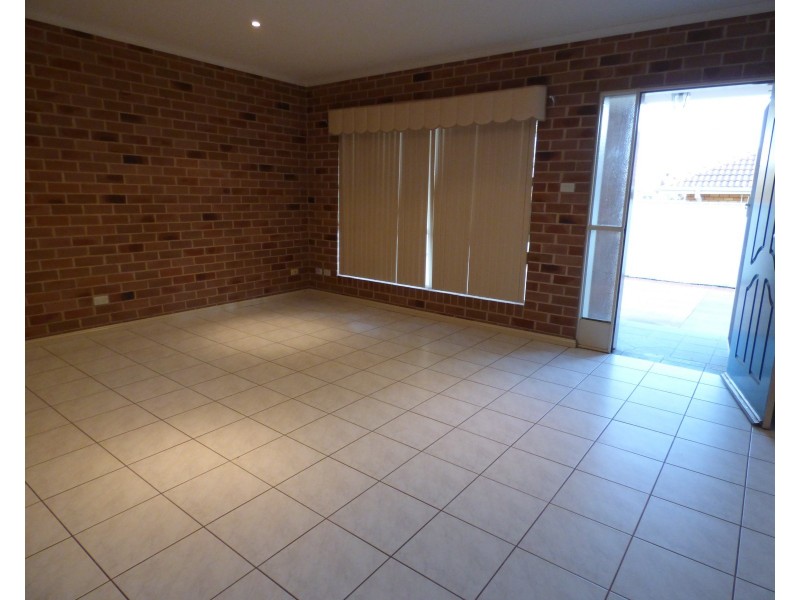1/152 Merrigal Street, Griffith NSW 2680