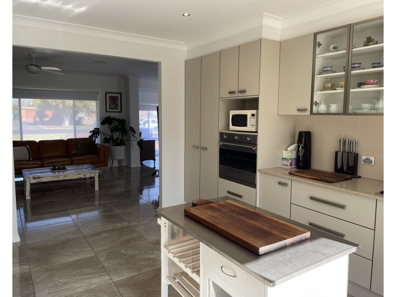 18 Leaver Street, Yenda NSW 2681