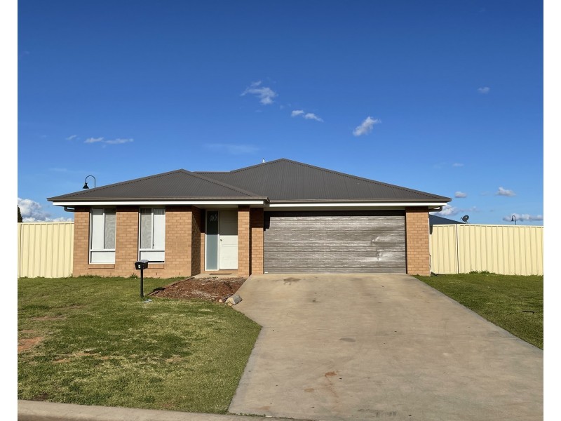 4 Howlong Crescent, Griffith NSW 2680