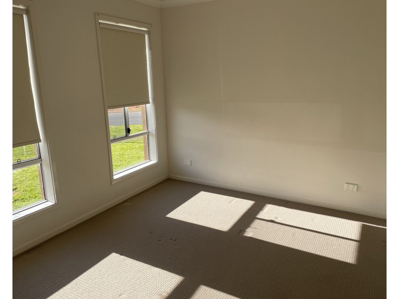 4 Howlong Crescent, Griffith NSW 2680