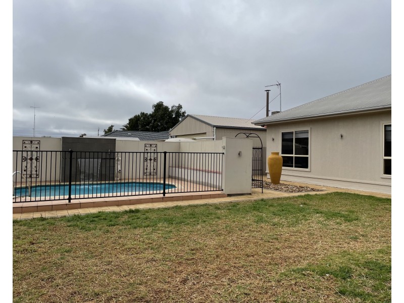 4 Gorton Street, Yoogali NSW 2680