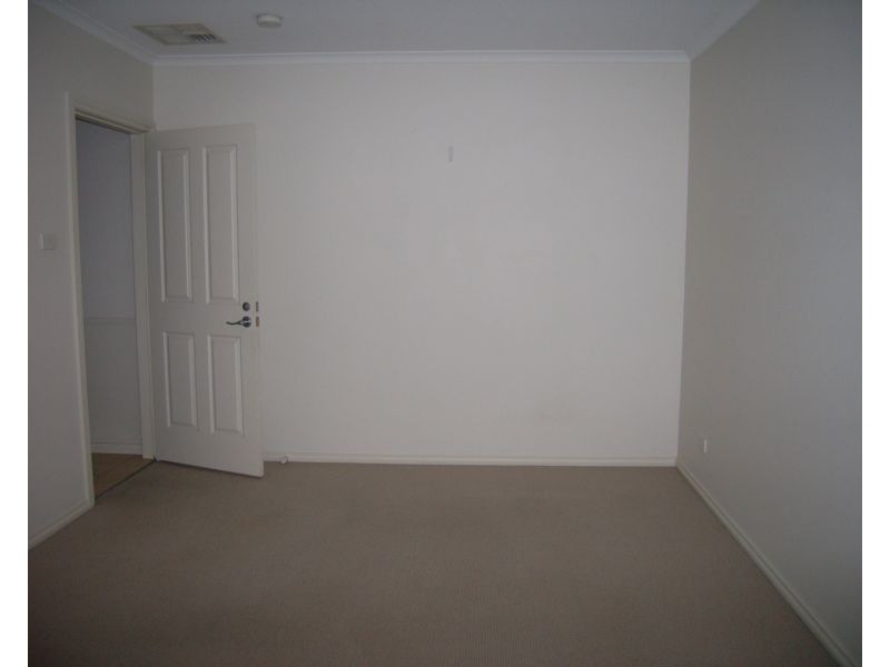 11A Albion Grove Crescent, Griffith NSW 2680