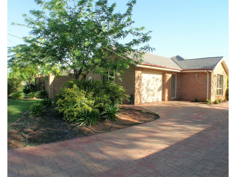 1/13 Leaver Street, Yenda NSW 2681