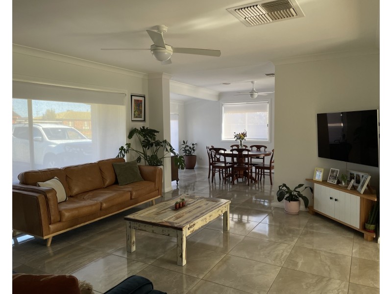 18 Leaver Street, Yenda NSW 2681