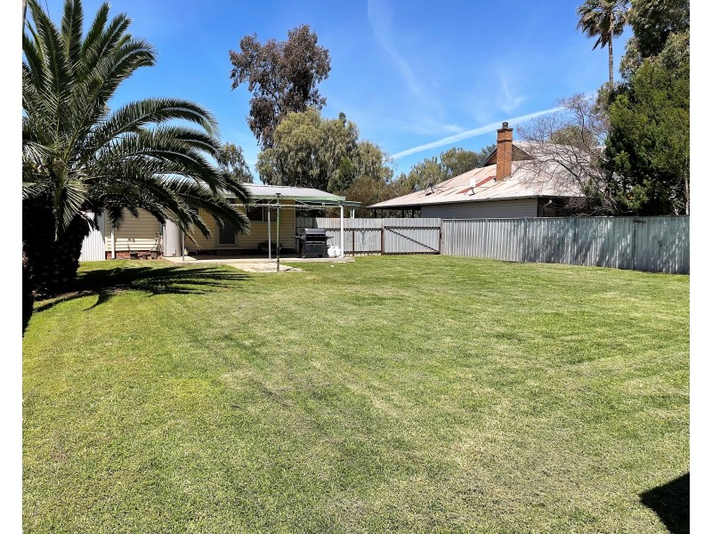 42 Mirrool Avenue, Yenda NSW 2681