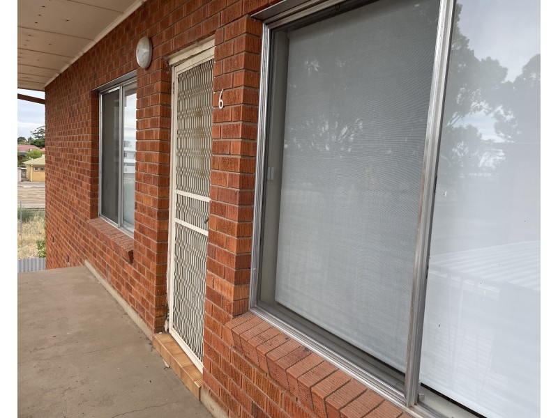 6/248 Wakaden Street, Griffith NSW 2680