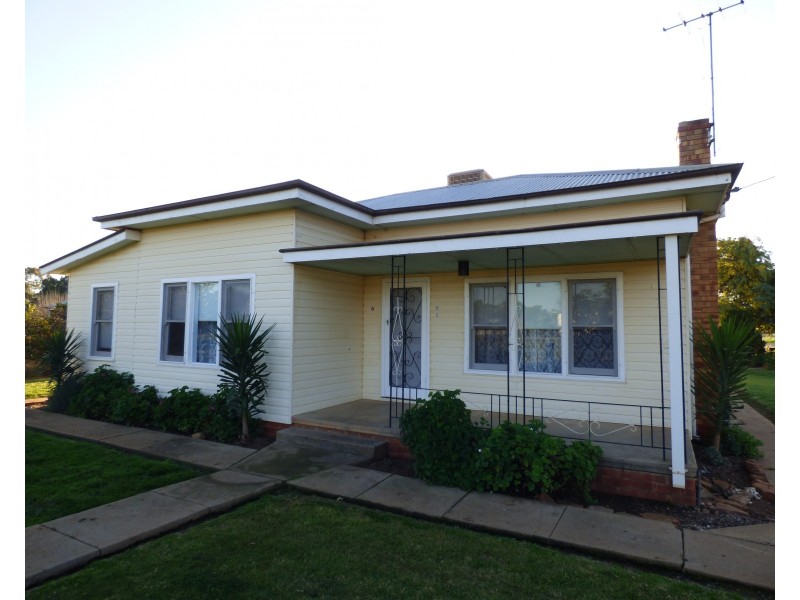 5 Collins Road, Griffith NSW 2680
