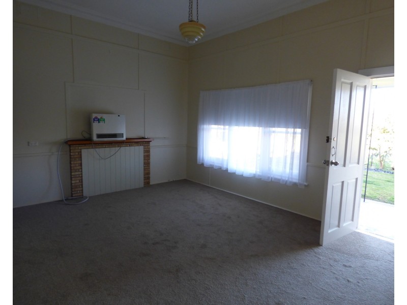 5 Collins Road, Griffith NSW 2680