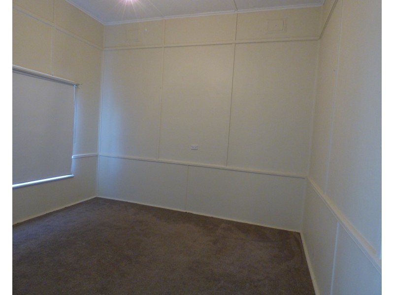 5 Collins Road, Griffith NSW 2680