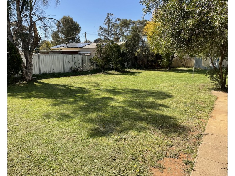 7 South Avenue, Yenda NSW 2681