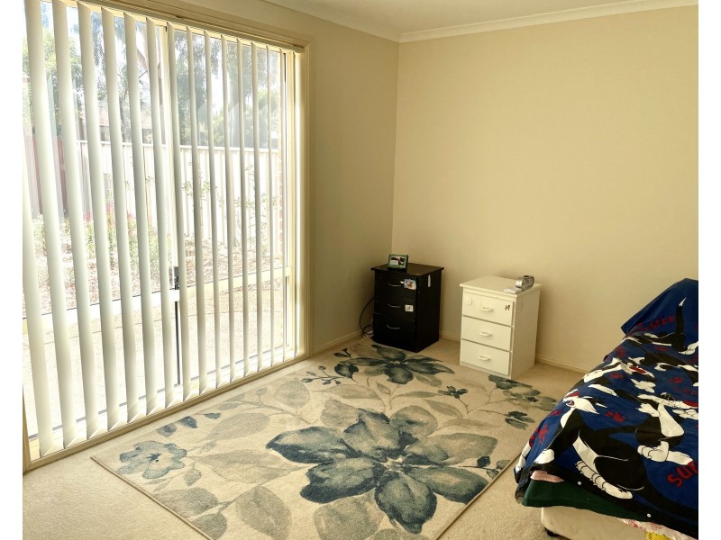 2B Ritchie Close, Griffith NSW 2680