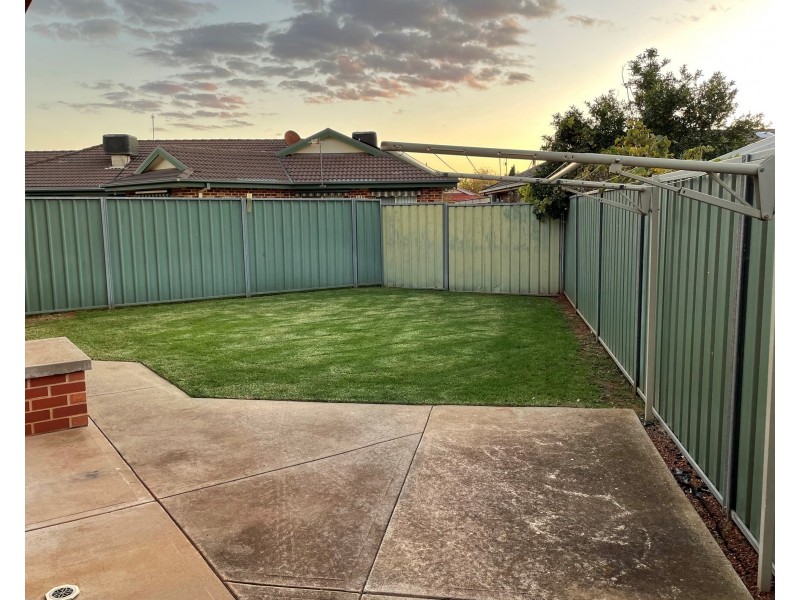 12B Robrick Close, Griffith NSW 2680
