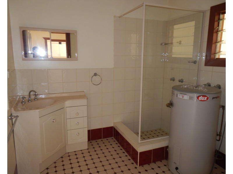 1/4 West Avenue, Yenda NSW 2681