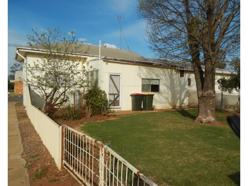 1/4 West Avenue, Yenda NSW 2681