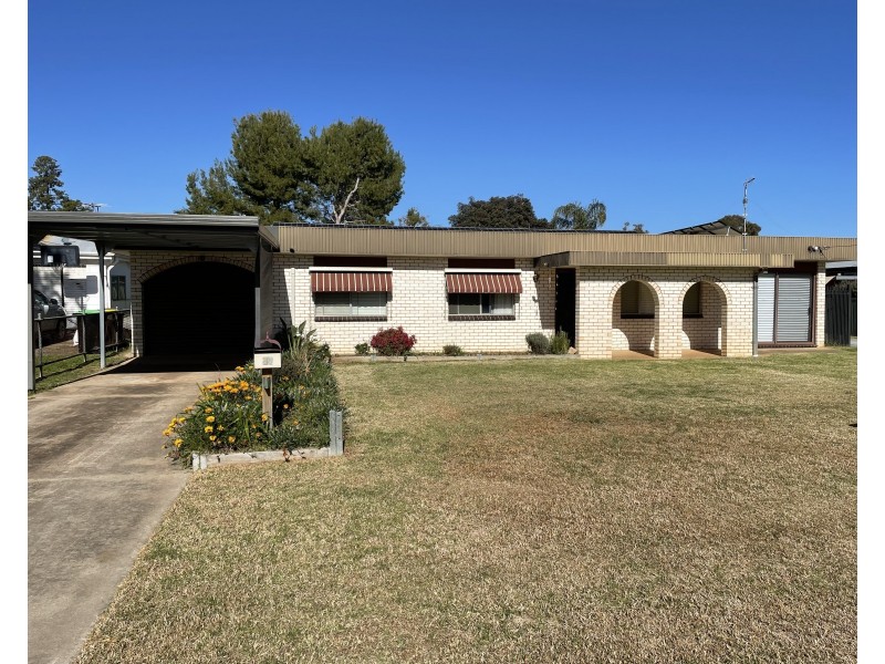 30 McAlister Street, Darlington Point NSW 2706