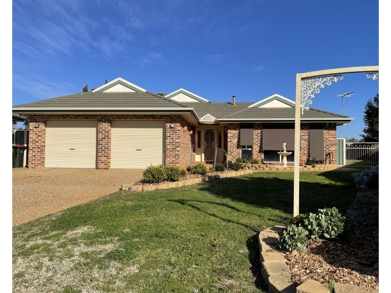 17 Robrick Close, Griffith NSW 2680