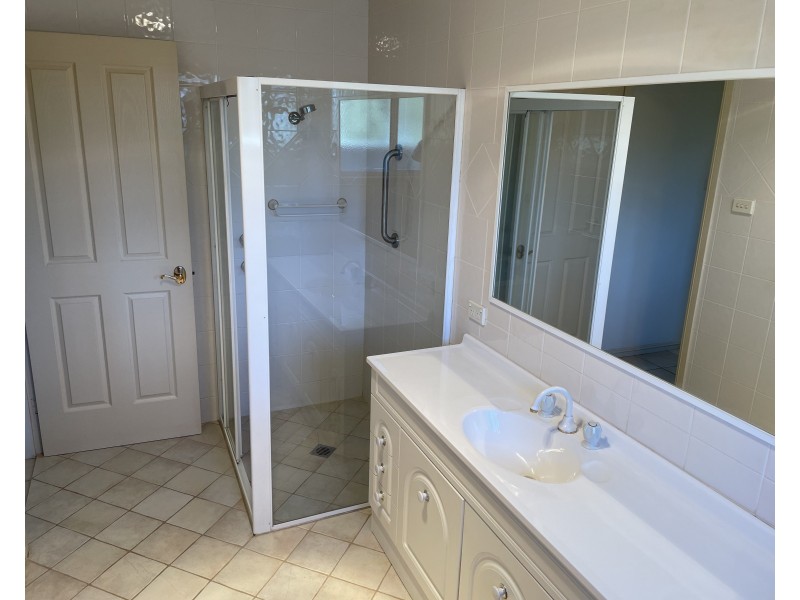 17 Robrick Close, Griffith NSW 2680