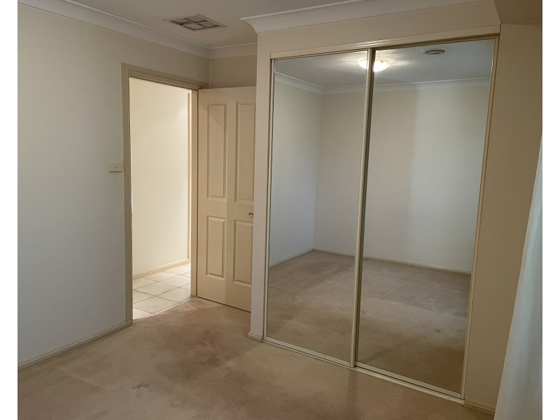 17 Robrick Close, Griffith NSW 2680