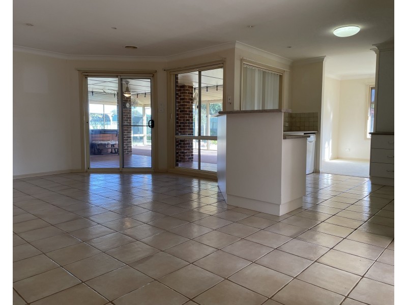 17 Robrick Close, Griffith NSW 2680