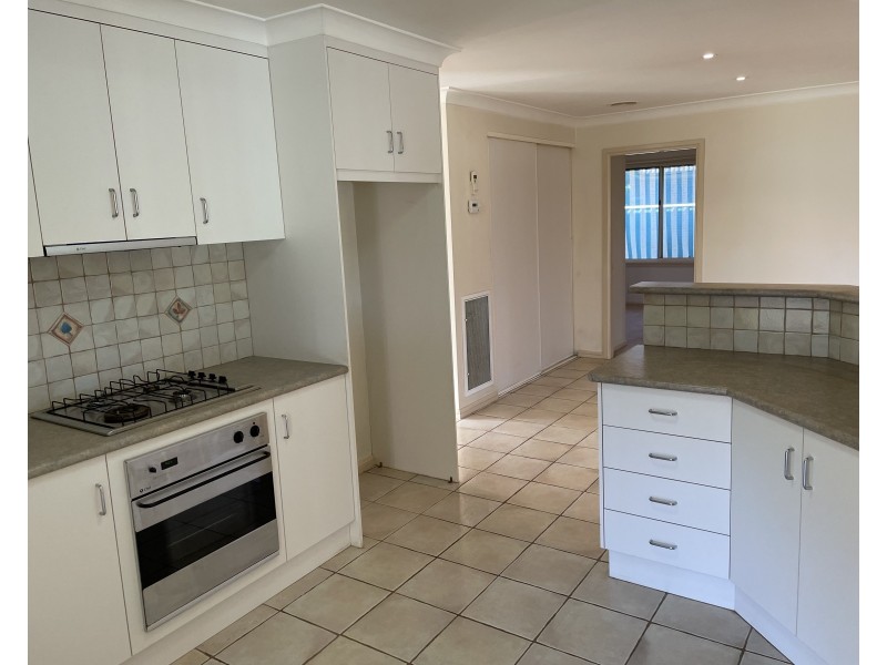 17 Robrick Close, Griffith NSW 2680