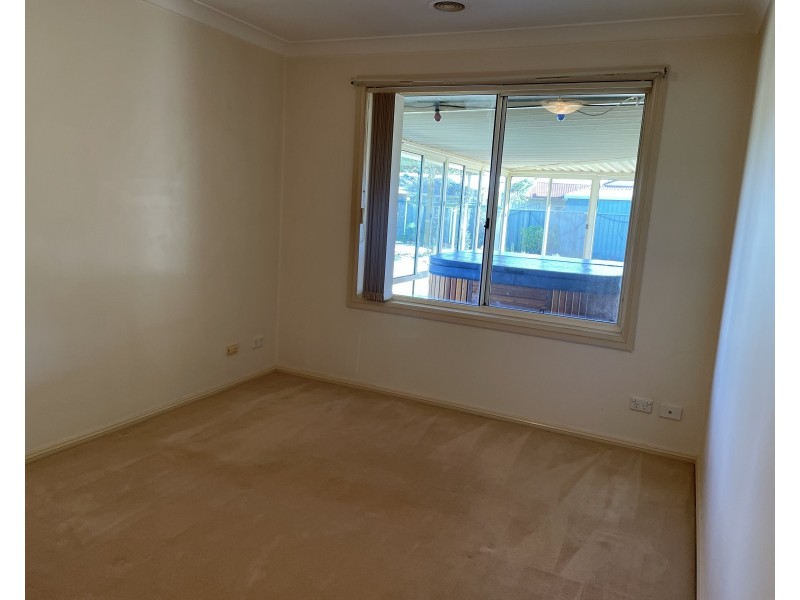 17 Robrick Close, Griffith NSW 2680