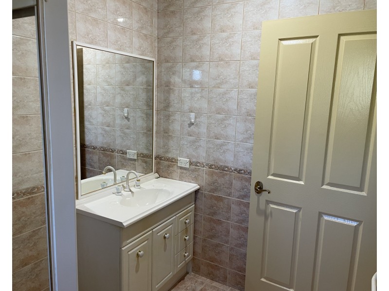 17 Robrick Close, Griffith NSW 2680