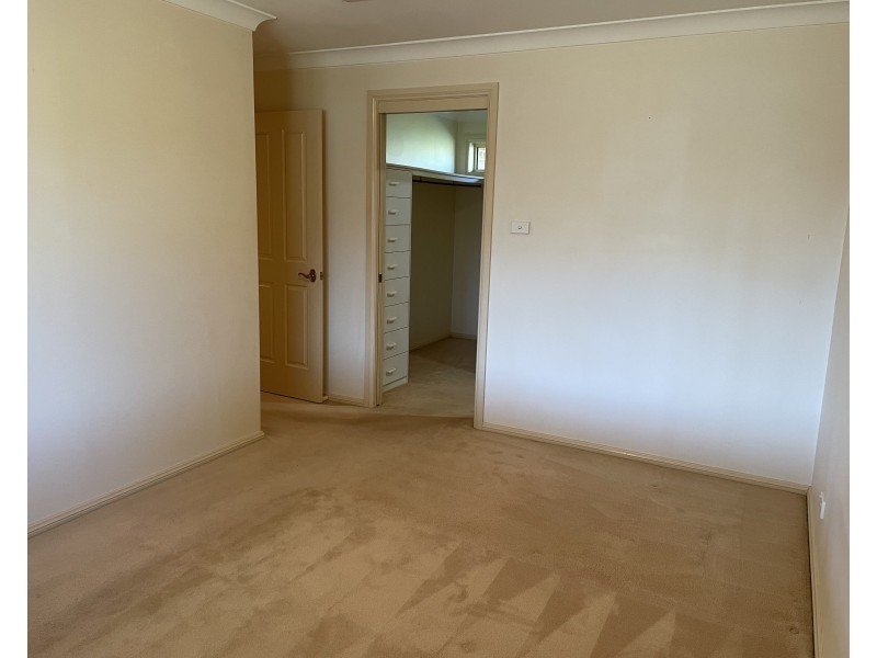 17 Robrick Close, Griffith NSW 2680