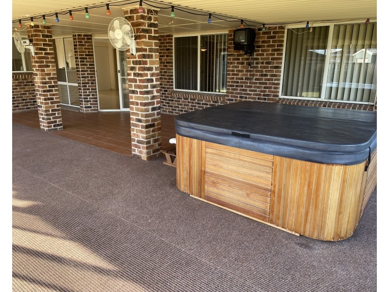 17 Robrick Close, Griffith NSW 2680