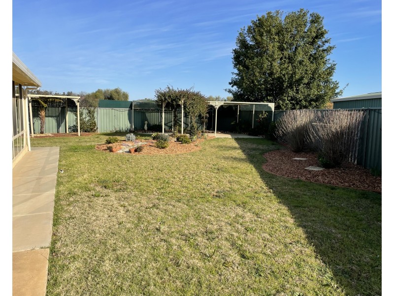 17 Robrick Close, Griffith NSW 2680