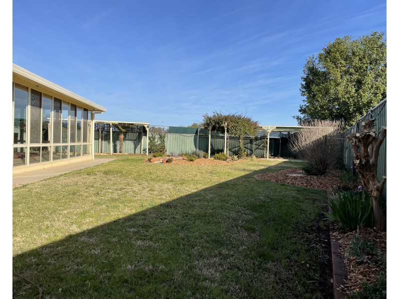 17 Robrick Close, Griffith NSW 2680