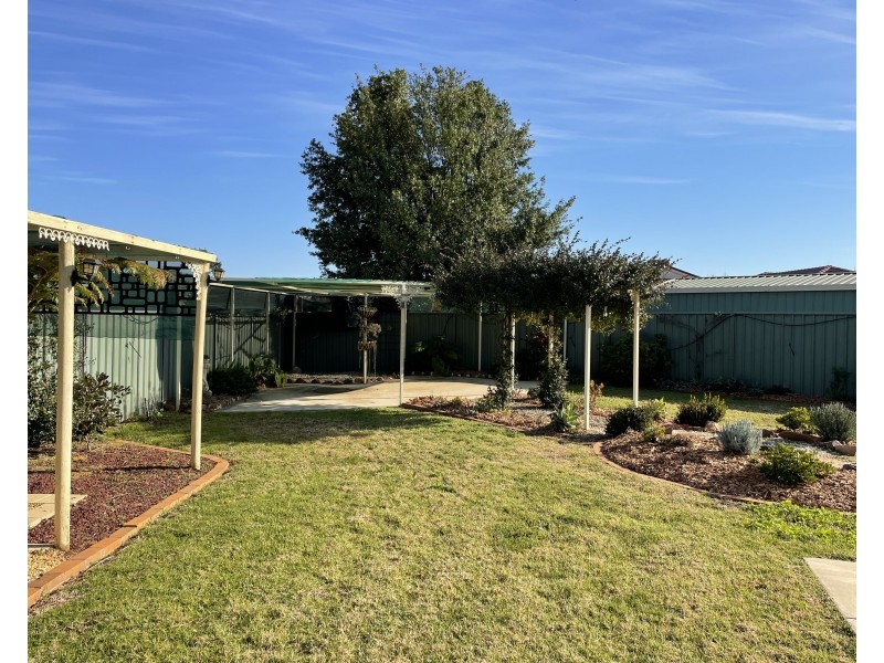 17 Robrick Close, Griffith NSW 2680