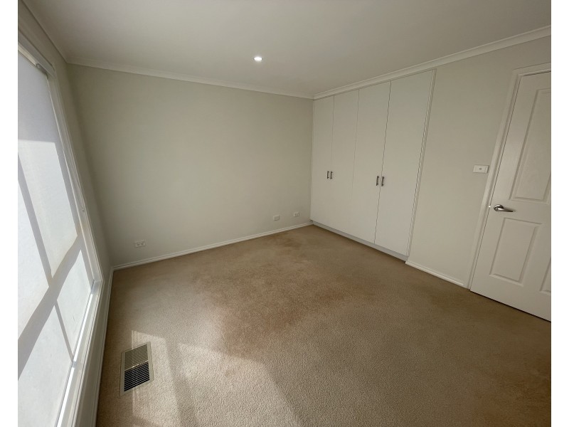 2/3 Worfolk Place, Griffith NSW 2680