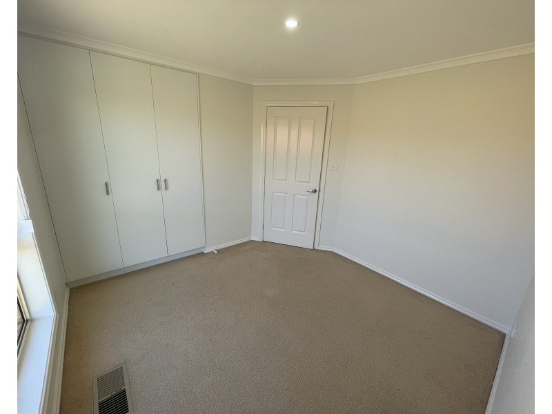 2/3 Worfolk Place, Griffith NSW 2680