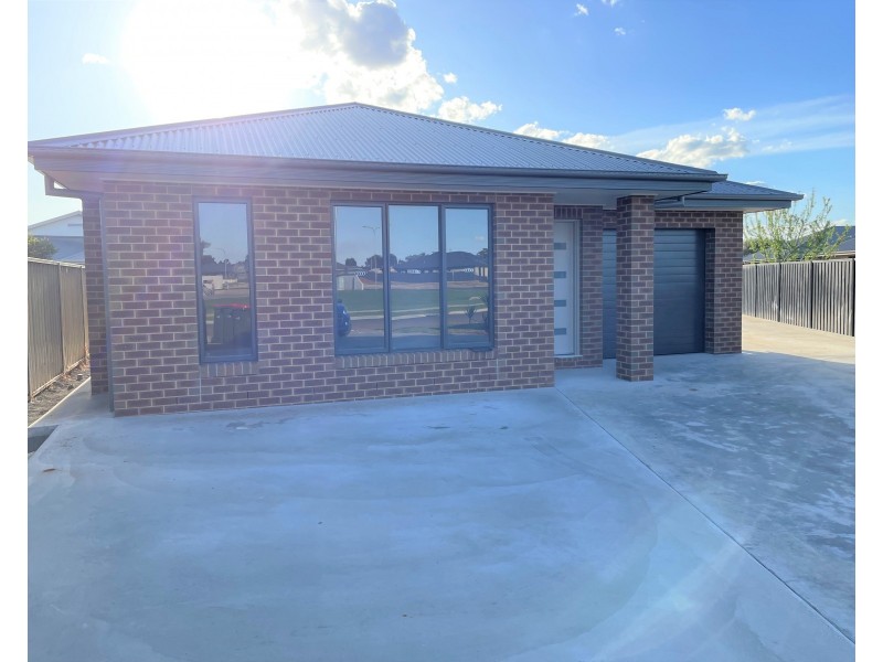 1/4 Capello Close, Griffith NSW 2680