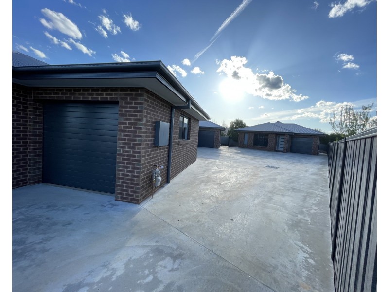 3/4 Capello Close, Griffith NSW 2680