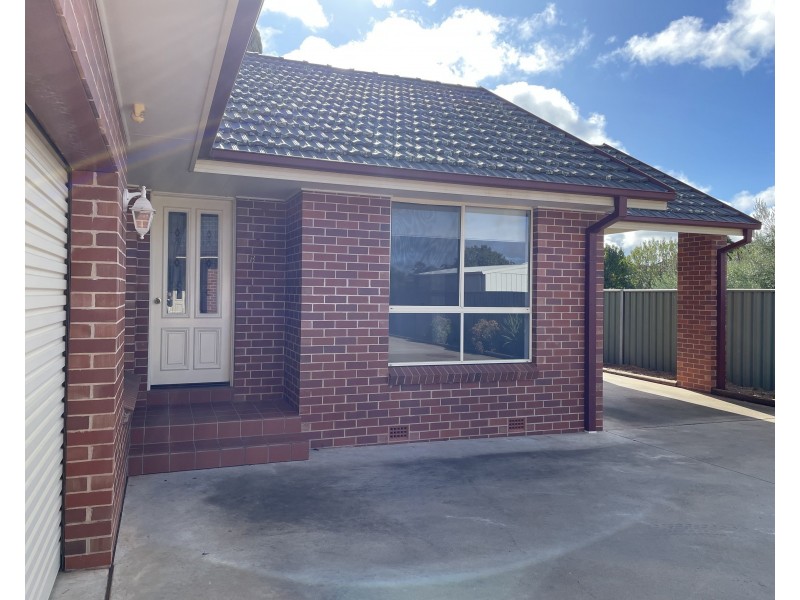12B Robrick Close, Griffith NSW 2680