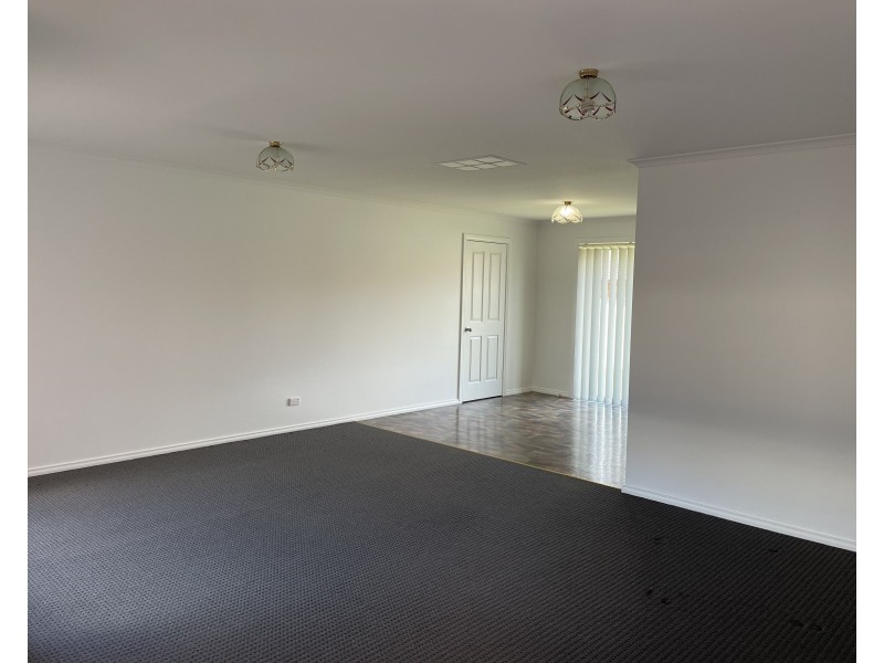 12B Robrick Close, Griffith NSW 2680
