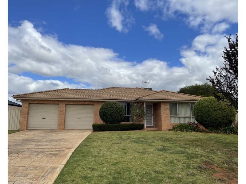 6 Albion Grove Crescent, Griffith NSW 2680