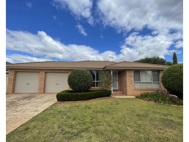 6 Albion Grove Crescent, Griffith NSW 2680