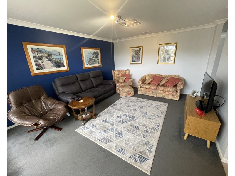 6 Albion Grove Crescent, Griffith NSW 2680