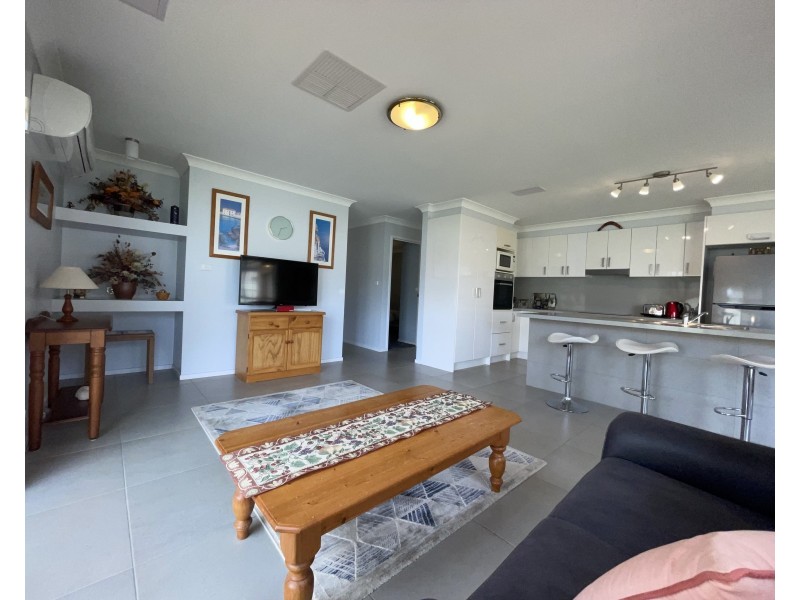 6 Albion Grove Crescent, Griffith NSW 2680