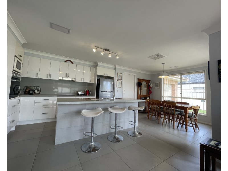 6 Albion Grove Crescent, Griffith NSW 2680